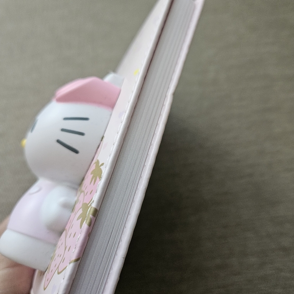 Hello Kitty Pink Notebook - Picture 8 of 10